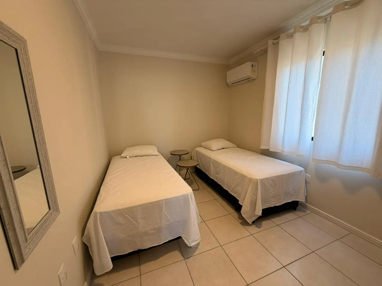 Segundo dormitório com duas camas